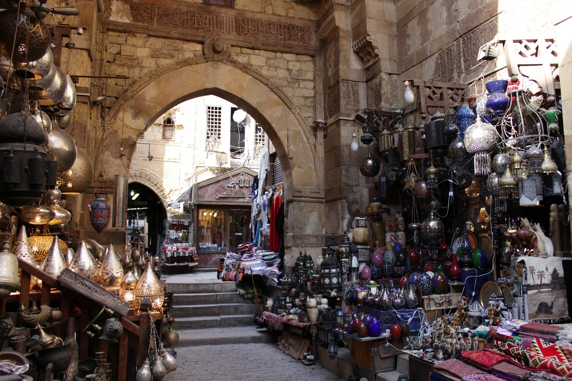 Společenská etiketa v Egyptě: Co nedělat jako turista na tradičním trhu Khan El Khalili v Káhiře